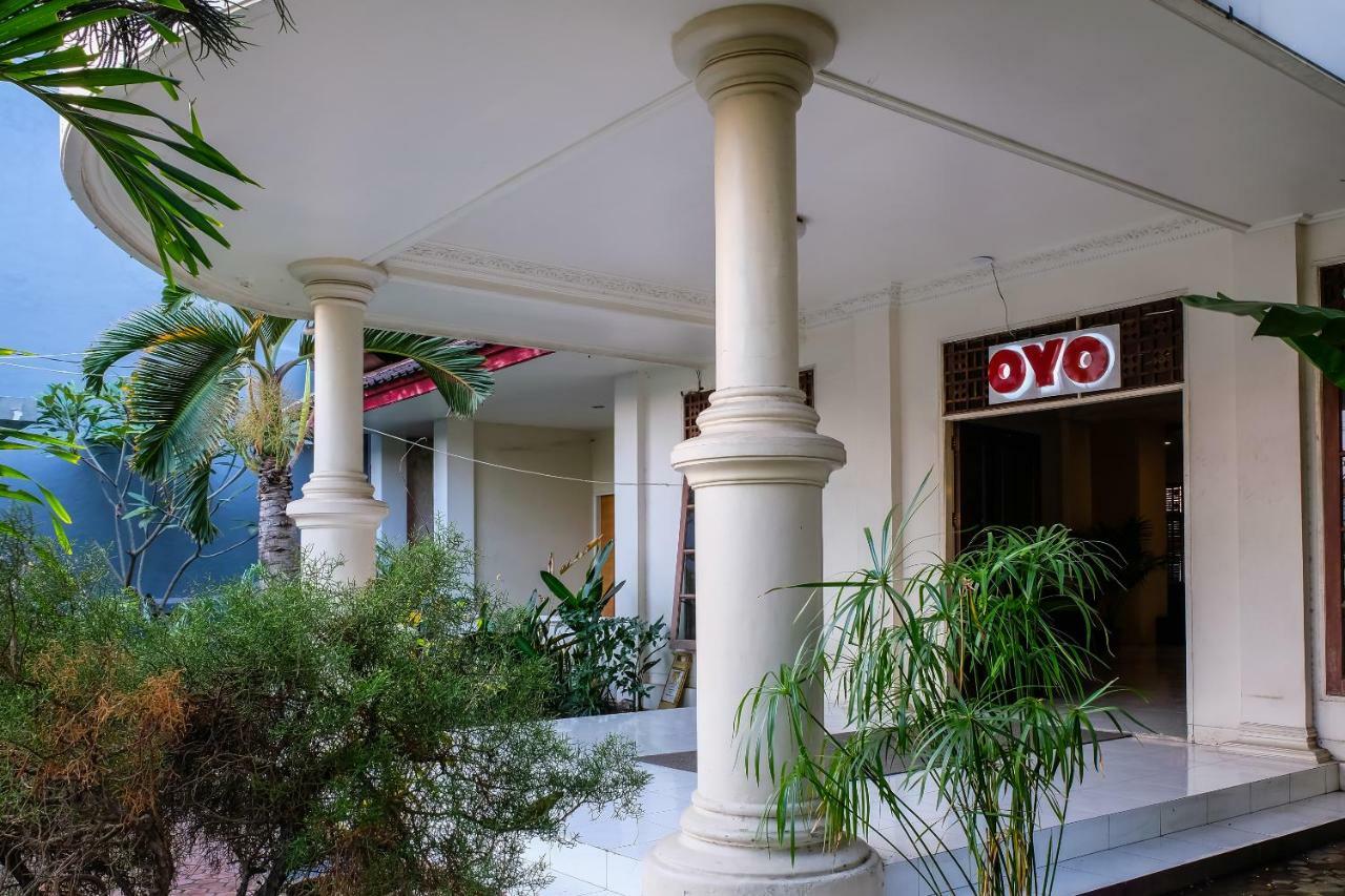 Oyo 972 Griya Asri Hotel Mataram Ngoại thất bức ảnh
